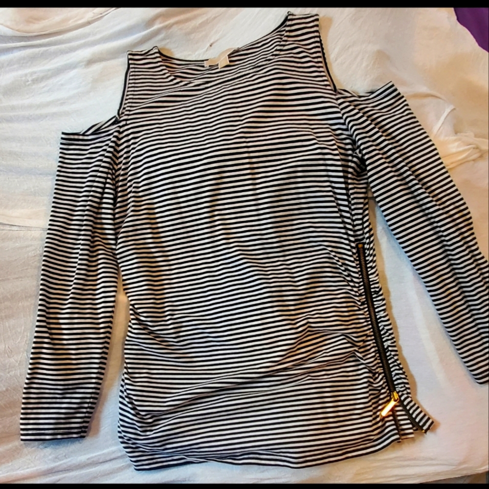 Michael kors shoulder black white shirt